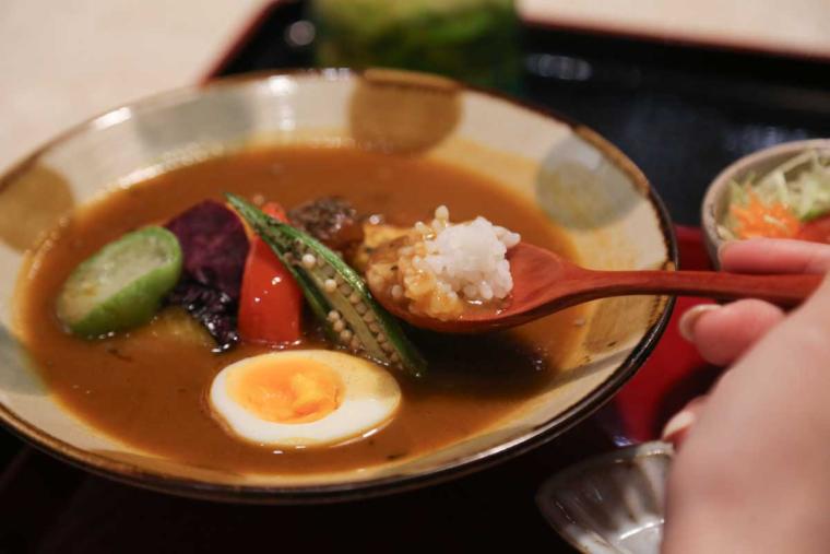 紅芋タルトならぬ紅芋トースト！？島野菜スープカレーに舌鼓!国際通り「ギャラリーカフェ ゆくら」お土産屋も買えるランチスポット（那覇市）