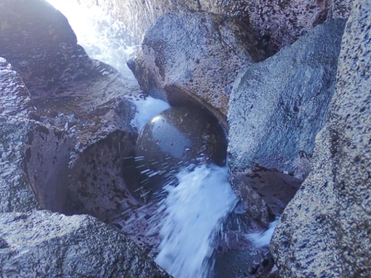 【静岡県伊東市・城ヶ崎海岸】まるっ! 自然の芸術“丸い石”の謎 どこでいつ見られるか解説