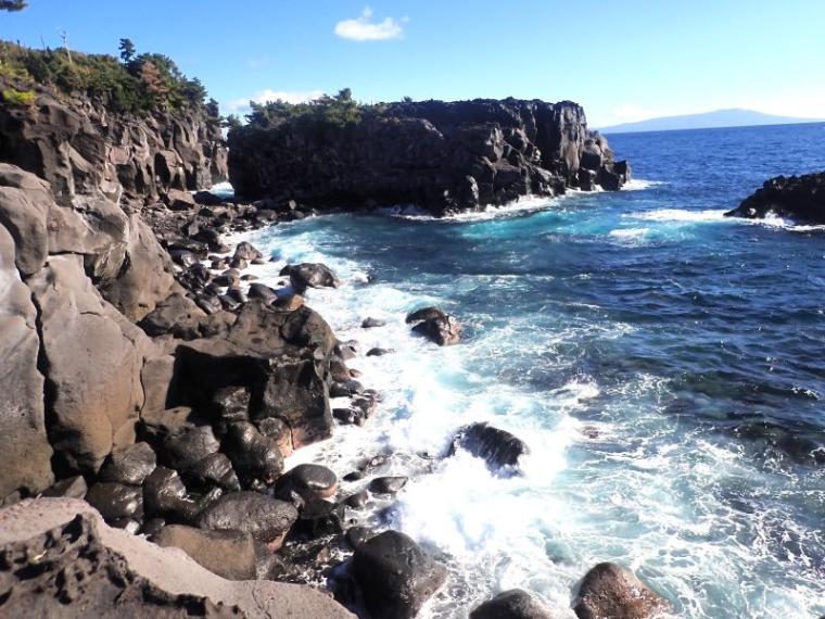 【静岡県伊東市・城ヶ崎海岸】まるっ! 自然の芸術“丸い石”の謎 どこでいつ見られるか解説