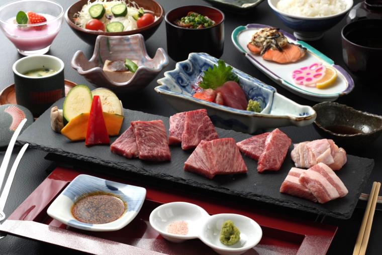 「旅館 岐山」A5飛騨牛食べ比べ会席