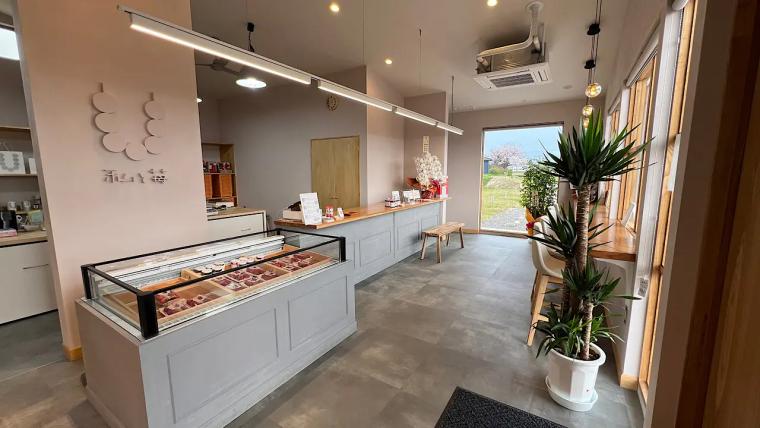 大粒いちごを楽しむ富山のいちご狩り【砺波・私と苺】併設カフェでは完熟いちごのパフェや大福も