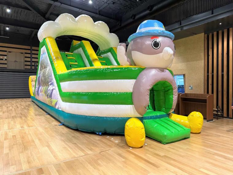 立山町に雨・雪でもOKな新しい子供の遊び場【アカリエ】遊具のある防災児童館