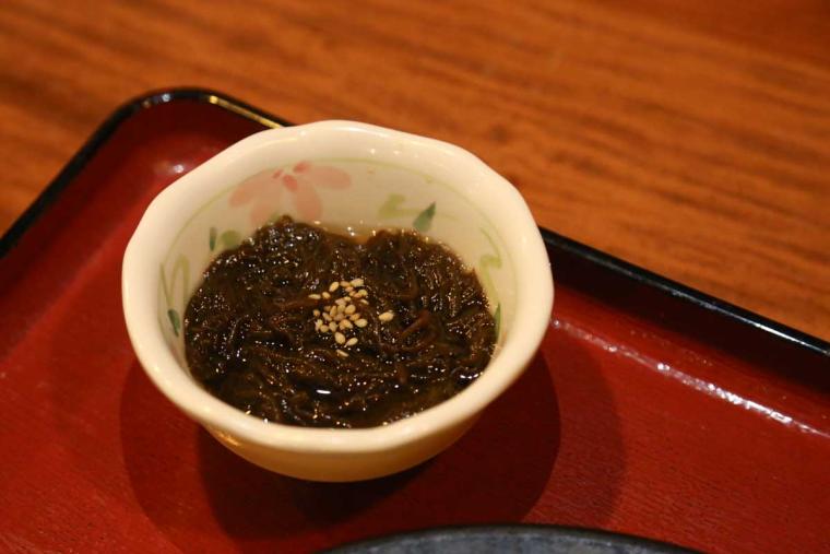 沖縄料理店で炒飯？！沖縄の伝統と現代のアレンジが融合「島唄と地料理 とぅばらーま」（那覇市）