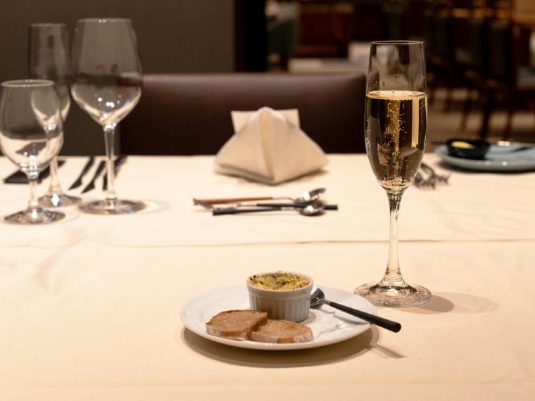 コスパ抜群のデザイナーズホテル「アクアホテルプレミアム」で週末旅行  