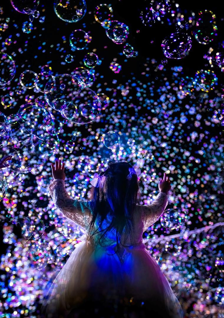 「さがみ湖MORI MORI」ナイトバブルショー