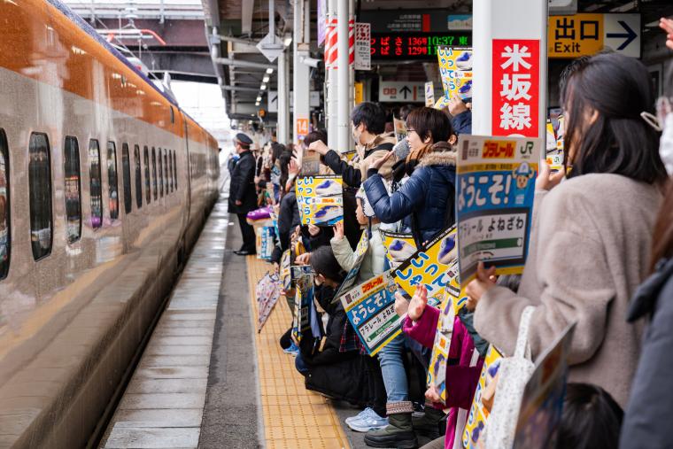 「プラレールよねざわえき in 米沢駅」ホームの様子