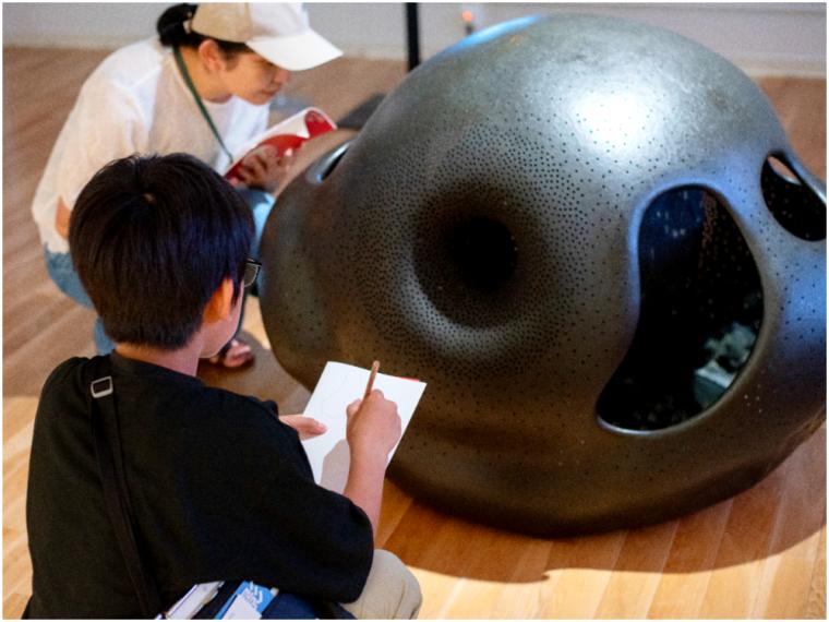 「心がのってくる仕掛け」が盛りだくさん。『国立工芸館』で子どもと一緒に工芸を楽しもう。