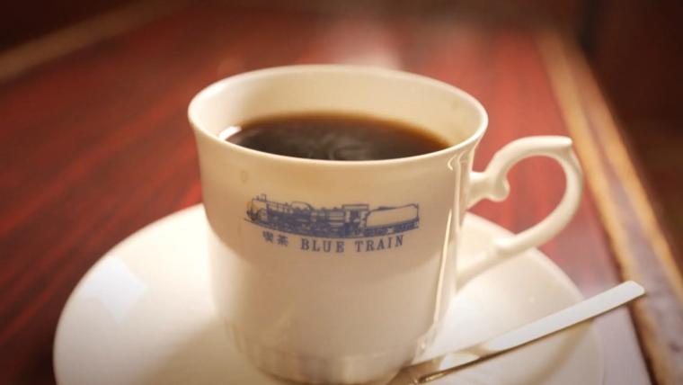 鉄道模型が走る富山の“飲み鉄”喫茶店【珈琲駅 ブルートレイン】