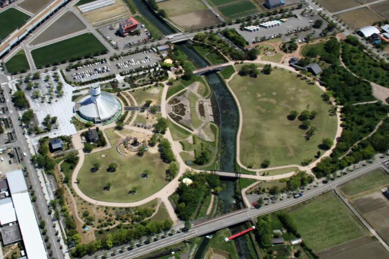 あの空き地でドラえもんやのび太に出会える【高岡おとぎの森公園】五感を刺激するインクルーシブ遊具も充実