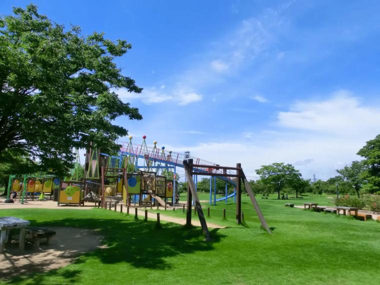 あの空き地でドラえもんやのび太に出会える【高岡おとぎの森公園】五感を刺激するインクルーシブ遊具も充実