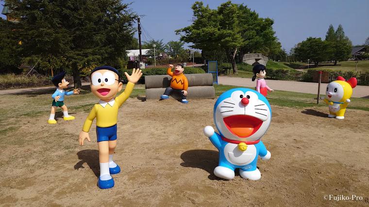 あの空き地でドラえもんやのび太に出会える【高岡おとぎの森公園】五感を刺激するインクルーシブ遊具も充実