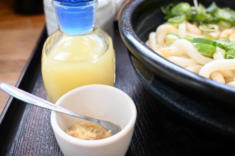 開店前から行列ができる人気店「手打ちうどん まるしん」香美市