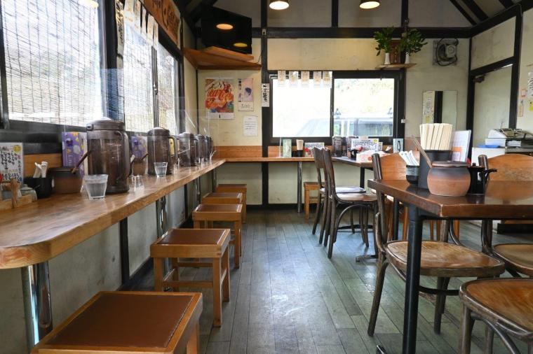 開店前から行列ができる人気店「手打ちうどん まるしん」香美市