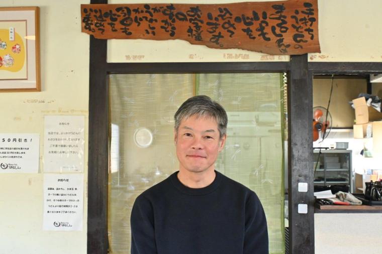 開店前から行列ができる人気店「手打ちうどん まるしん」香美市