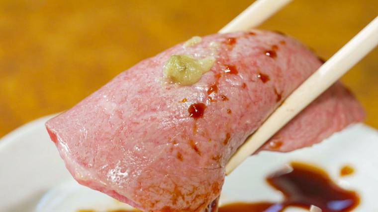 鳥取県鳥取市の炭火焼肉店自慢の贅沢ランチ、牛肉のひつまぶし！　脂が溶け出すお茶漬けまで絶品！