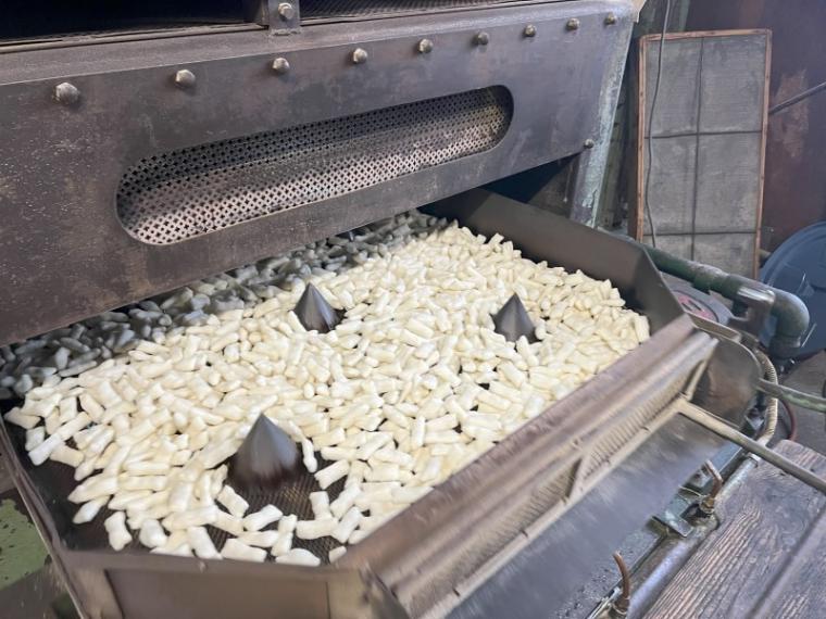 【静岡県掛川市・平松商店】作るのに 7日かかる“絶品あられ” 食べる手が止まらない！職人技の結晶