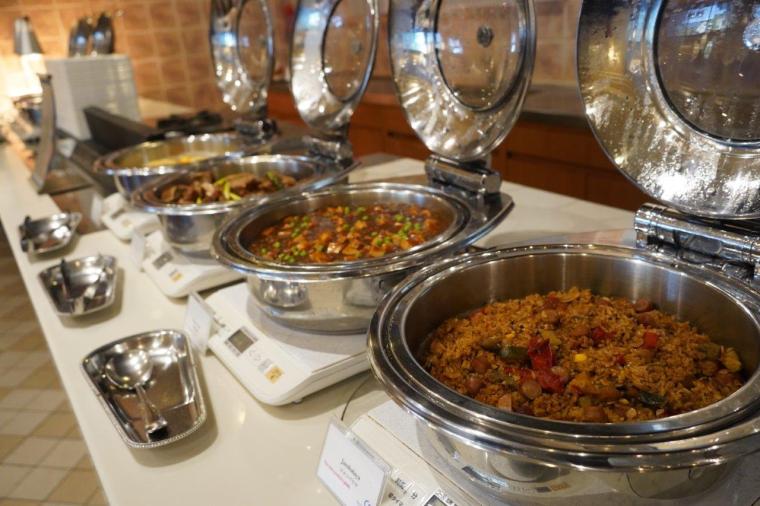 レトロゴージャスな温浴テーマパークも！東京駅から 1 時間半のオアシス「インターナショナルリゾートホテル 湯楽城」宿泊体験記