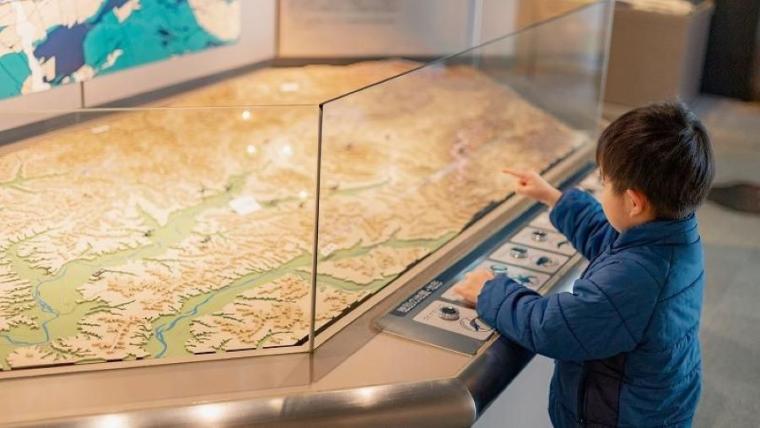 町全体が「恐竜ワールド」！日本屈指の発見がざくざくの博物館をたっぷり満喫するポイントを獣医師ママライターが解説｜北海道・むかわ町「穂別博物館」