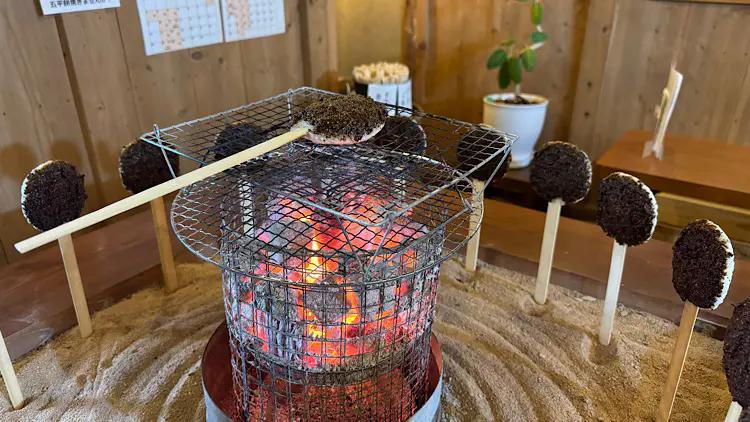 五平餅にサラダ、ジェラートまで！えごま尽くしのランチ「楽 ya」高岡山あいの囲炉裏カフェ