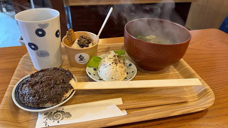 五平餅にサラダ、ジェラートまで！えごま尽くしのランチ「楽 ya」高岡山あいの囲炉裏カフェ