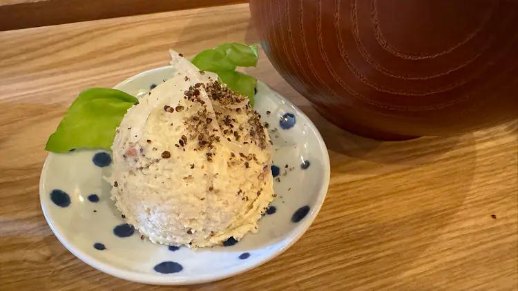 五平餅にサラダ、ジェラートまで！えごま尽くしのランチ「楽 ya」高岡山あいの囲炉裏カフェ