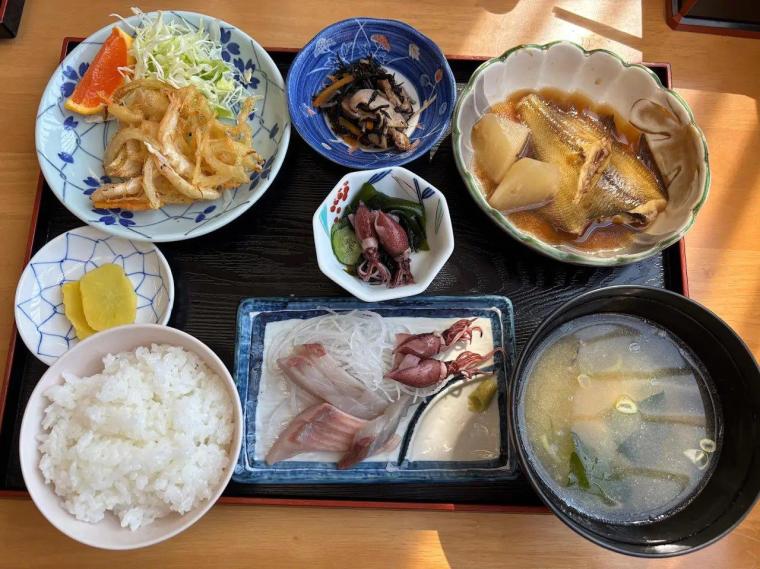 朝どれ! 漁協の“お母さん”の味【JF 女性部食堂】富山湾の宝石「シロエビ」もランチで