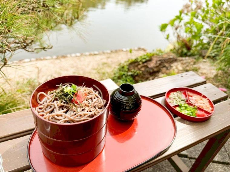島根県松江市・松江城のお堀端にあるテラス席でお茶と食事を楽しめるお茶屋さん！