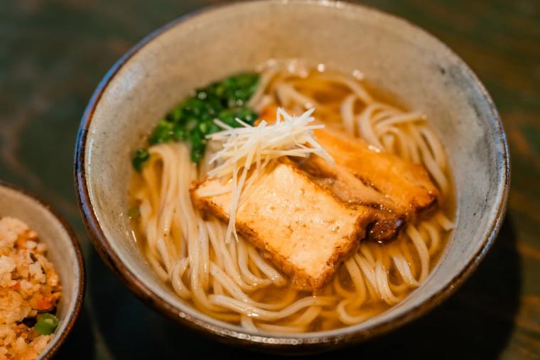 2025年まだ見ぬ”沖縄そば”を発見！？名店そば屋TOP30を一挙ご紹介