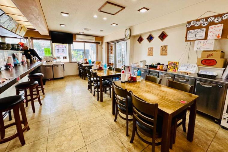 【沖縄】「こってり」or「あっさり」2種を選べて12時間かけて取ったダシが絶品！「おきなわそば ヨネハマ」（宜野湾市）