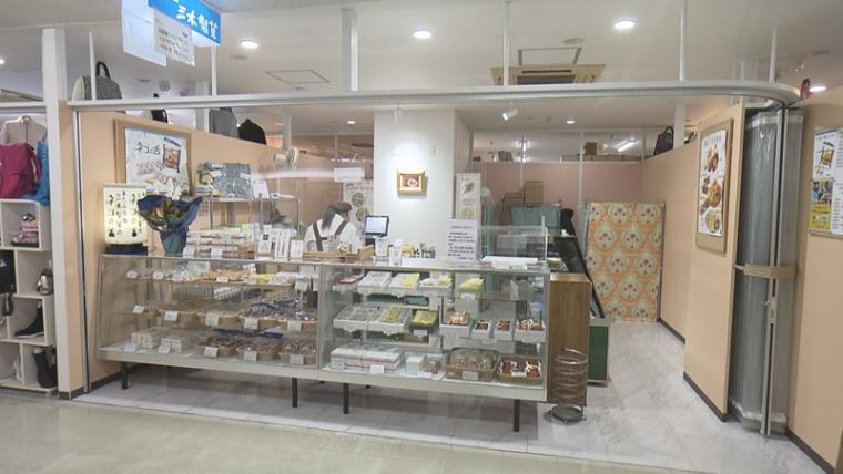 【静岡県熱海市・熱海第一ビル】駅前ビルで昭和にタイムスリップ! 名物「ネコの舌」とは？