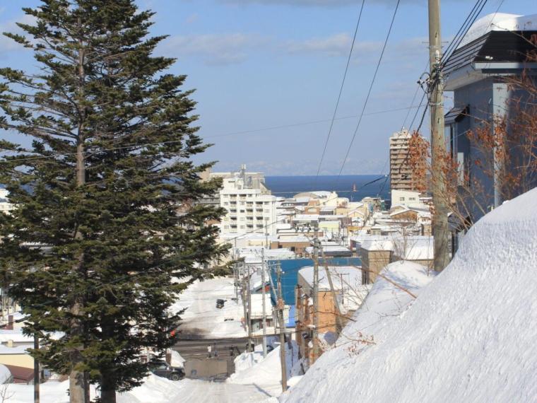 「人はなぜ海の見える坂を登るのか」爽快感のある景色…難易度別の“坂”レポ【北海道・小樽】
