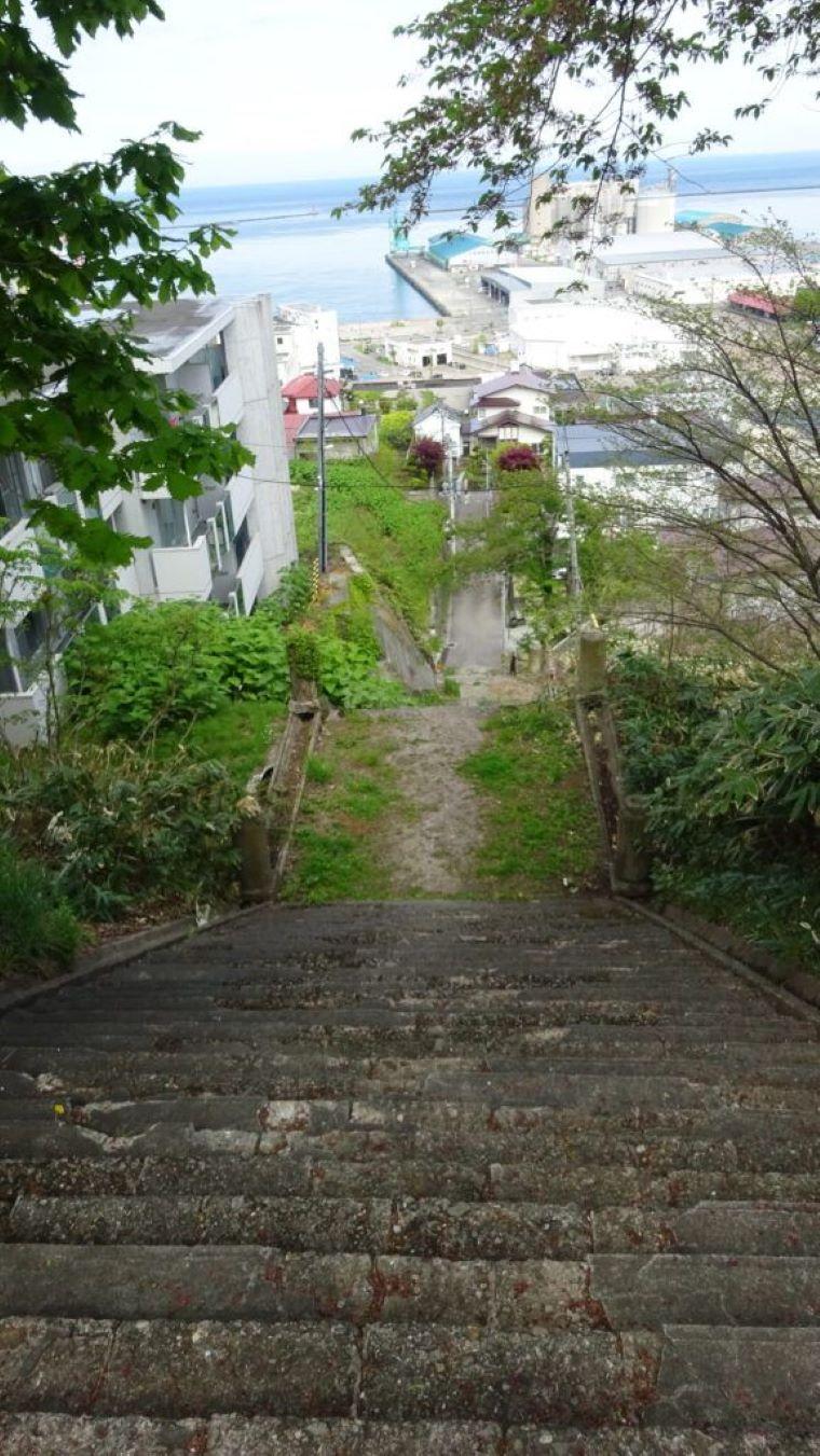 「人はなぜ海の見える坂を登るのか」爽快感のある景色…難易度別の“坂”レポ【北海道・小樽】