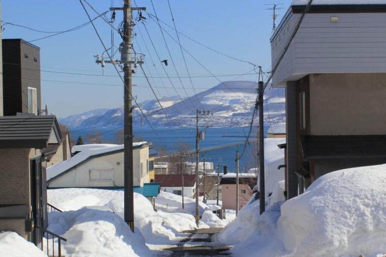 「人はなぜ海の見える坂を登るのか」爽快感のある景色…難易度別の“坂”レポ【北海道・小樽】