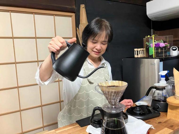 ヤギと氷見の大自然に癒される…築100年の古民家が憩いの場に「山の中のヤギカフェ 草の音」