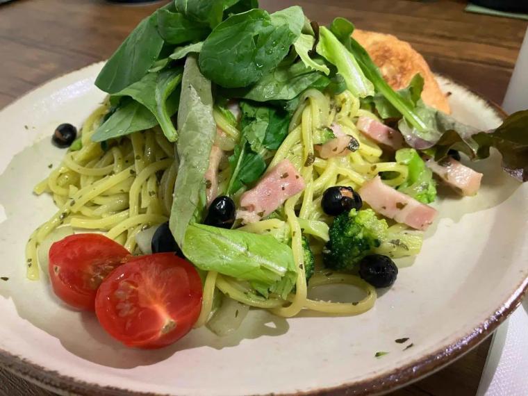 ヤギと氷見の大自然に癒される…築100年の古民家が憩いの場に「山の中のヤギカフェ 草の音」