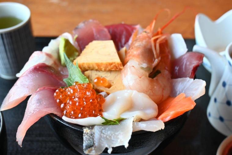 ボリューム満点！豪華海鮮丼「活魚レストラン 藤」芸西村