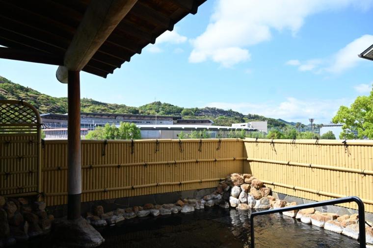 高知市鷹匠町「三翠園」高知城のお膝元 温泉旅館の天然温泉で寛ぐ