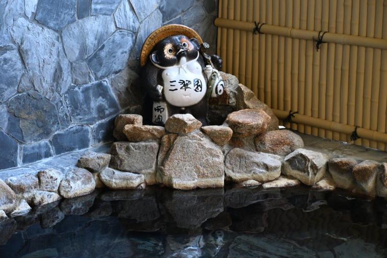 高知市鷹匠町「三翠園」高知城のお膝元 温泉旅館の天然温泉で寛ぐ