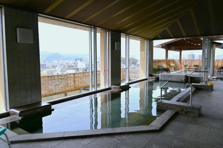 高知市上町「城西館」名門老舗旅館の展望露天風呂を日帰り入浴で