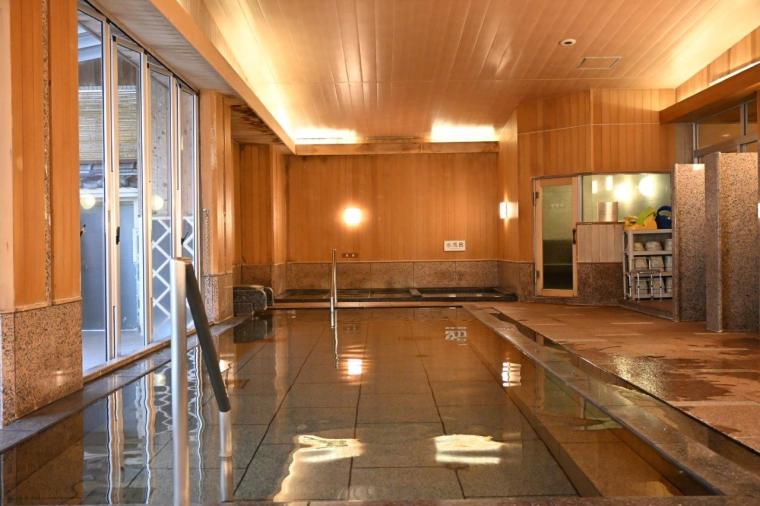 高知市大川筋の旅館「土佐御苑」日帰り入浴が早朝・深夜も楽しめる