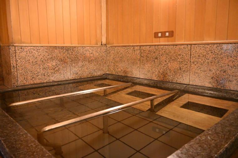 高知市大川筋の旅館「土佐御苑」日帰り入浴が早朝・深夜も楽しめる