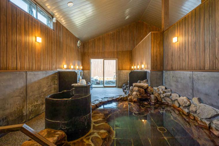 鳥取県に移住して身近になった「温泉」の存在。世代を越えてくつろげる、居心地の良さ抜群の温泉施設