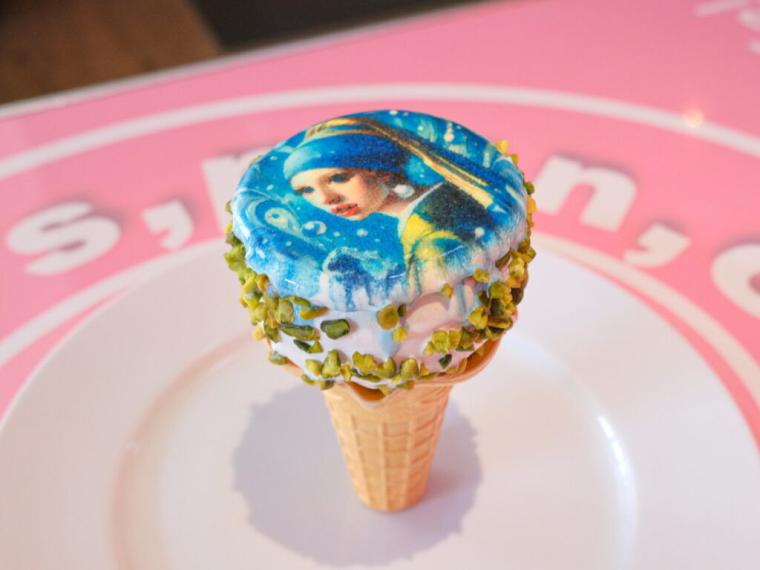 新・鳥取県立美術館の誕生に合わせたメニュー 世界初！？絵画が描かれたアートなソフトクリーム