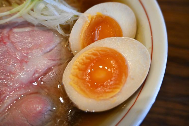 鳥取県鳥取市の、ミシュランを獲得した最高の 1 杯。店主の”好き”が詰まった鶏清湯ラーメン