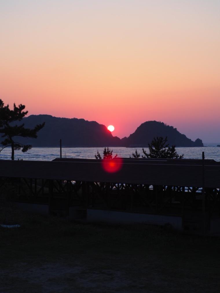 鳥取県岩美町に海と自然を活かした新観光スポットが登場！オーシャンビューのカフェ＆ギャラリーがある海の家