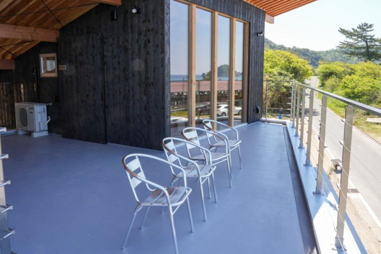 鳥取県岩美町に海と自然を活かした新観光スポットが登場！オーシャンビューのカフェ＆ギャラリーがある海の家