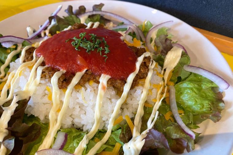 沖縄を味わい尽くす！2025 年沖縄グルメ店ランキング TOP30【地域別】地元ローカルも観光客も食欲を満たせる名店