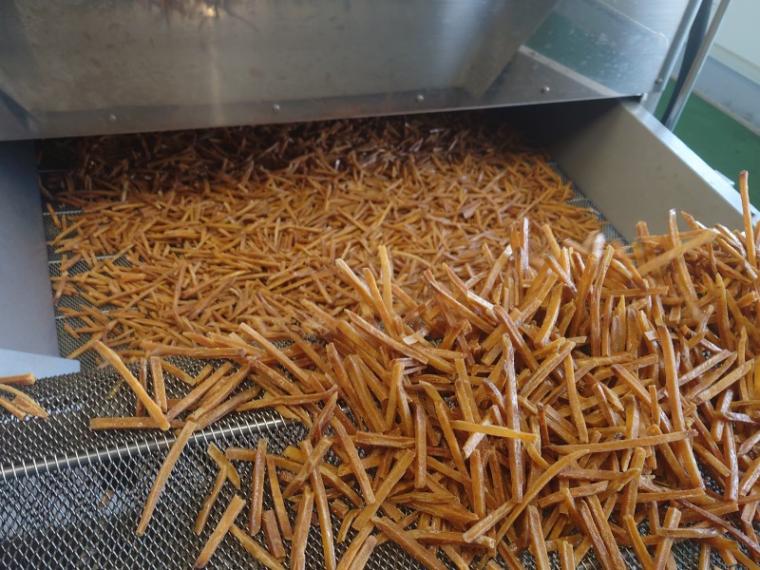 【静岡県吉田町・松浦食品】工場直売店で大量買い続出! ポテチがお得で種類いっぱい「芋まつば」B 級品が人気