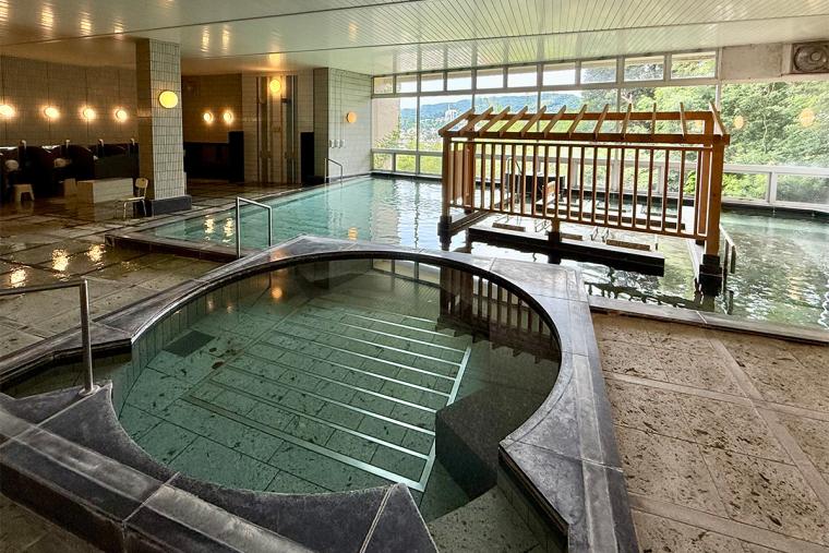 伊東温泉で新体験！超豪華ブッフェが話題の「伊東ホテルジュラク」でぜいたくステイ