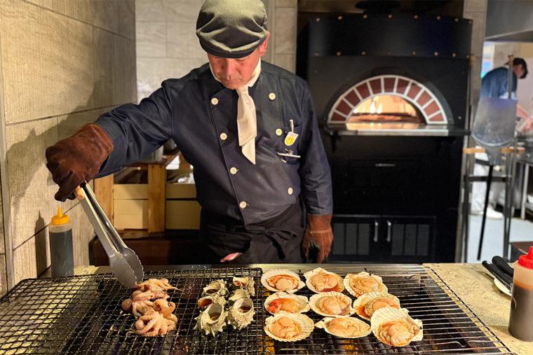 伊東温泉で新体験！超豪華ブッフェが話題の「伊東ホテルジュラク」でぜいたくステイ